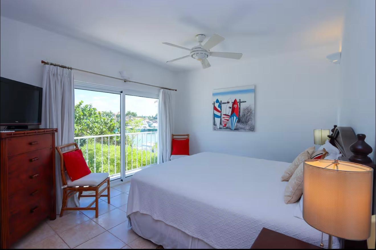 Marina Townhouse - Bedroom with View
